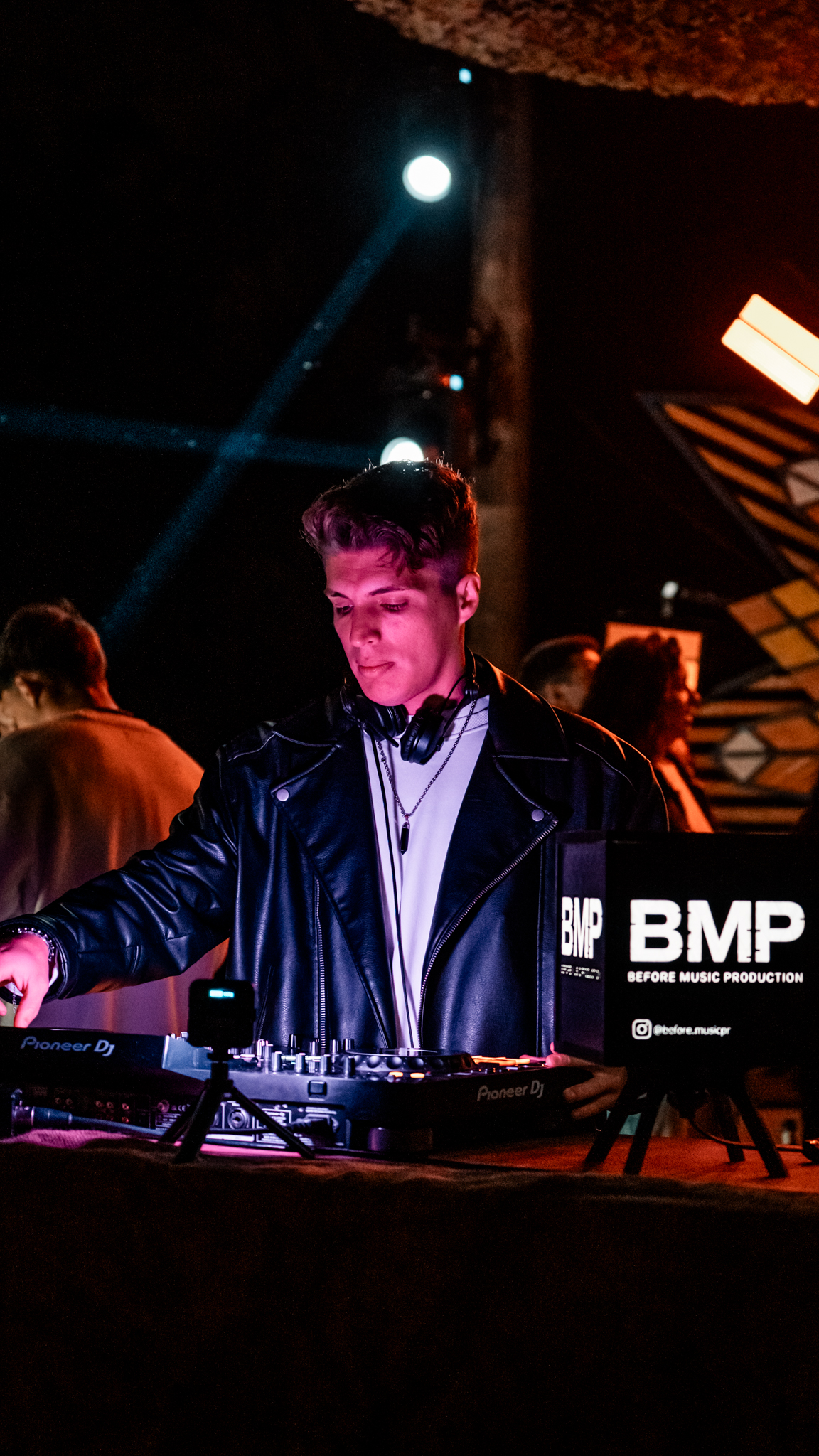 MAIK COSTA Live 9